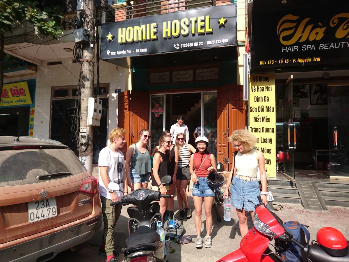 Homie Hostel & Tour Ha Giang Exteriör bild