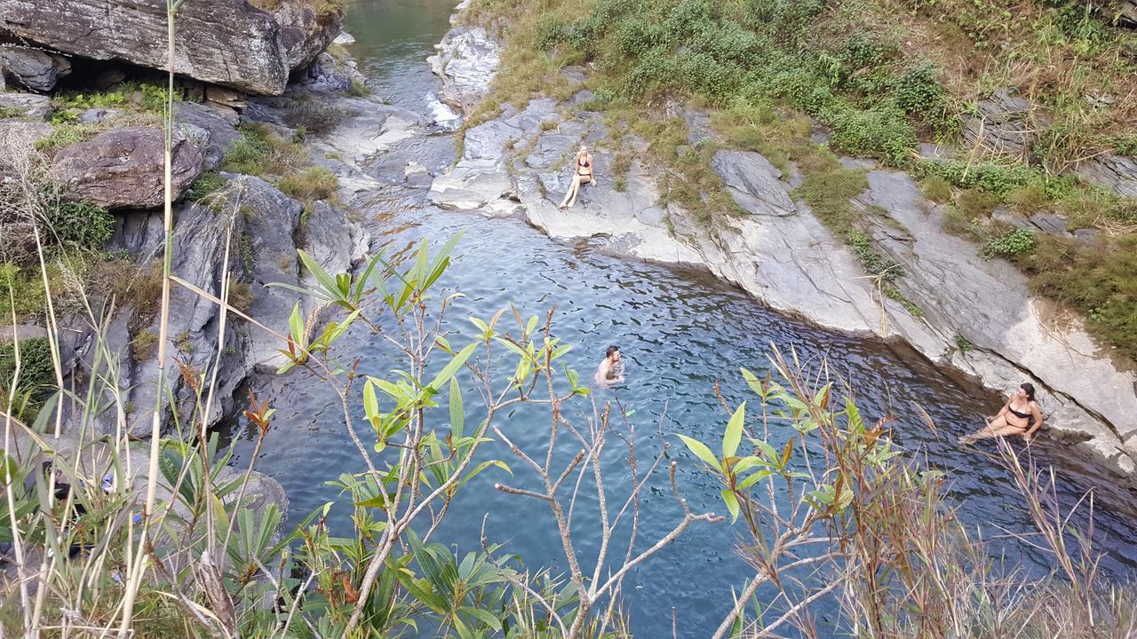 Homie Hostel & Tour Ha Giang Exteriör bild