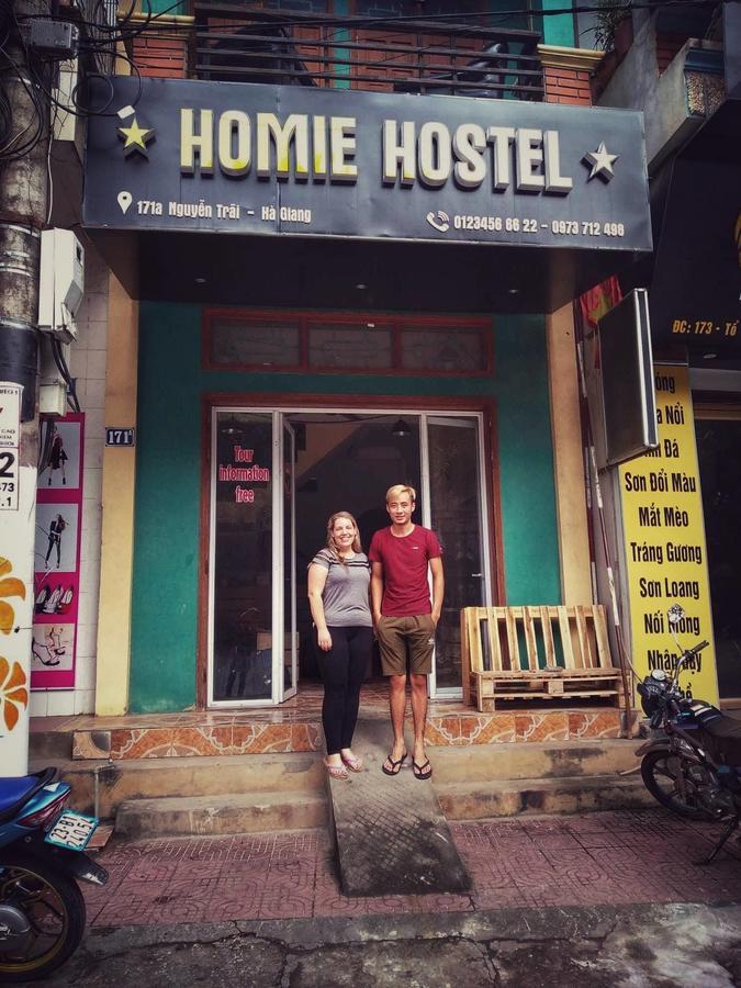 Homie Hostel & Tour Ha Giang Exteriör bild